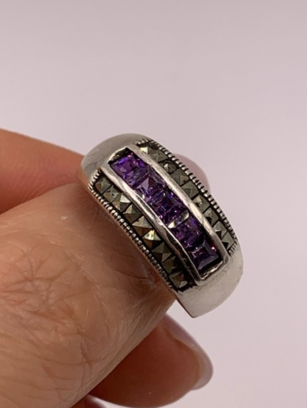 Vintage Sterling Silver 925 Amethyst & Marcasite Band Ring Channel Sz 7.5 - Picture 2 of 5